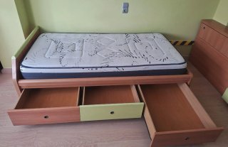 Cama juvenil con cajones de madera