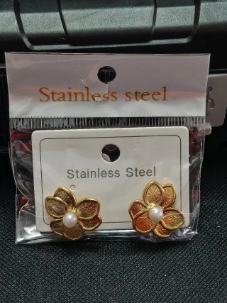 Pendientes flor dorada con perla
