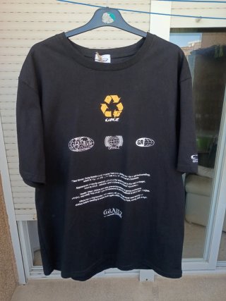 Camiseta GRAILZ Negra con Logo Reciclaje Amarillo