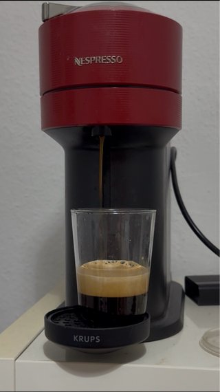 Macchina da caffè Nespresso grande rossa