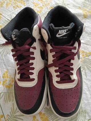 Zapatillas Nike altas moradas y blancas