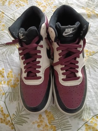 Zapatillas Nike altas moradas y blancas