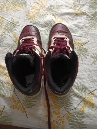 Zapatillas Nike altas moradas y blancas