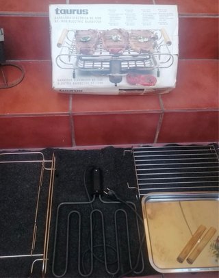 Barbecue elettrico con accessori