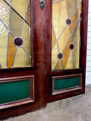 Puertas madera y cristal vitral