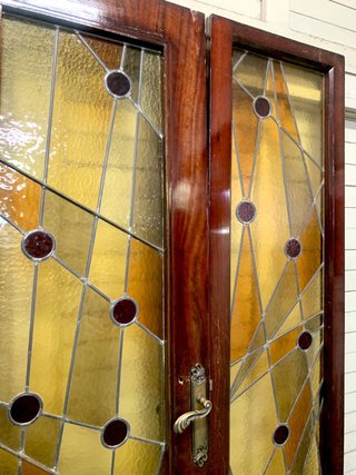Puertas madera y cristal vitral