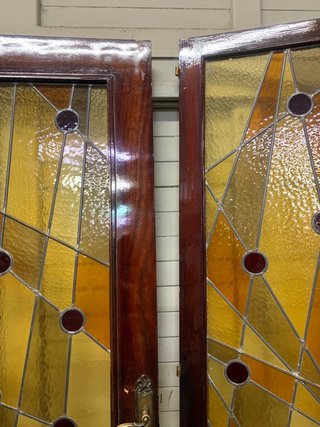 Puertas madera y cristal vitral