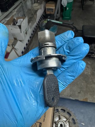 Bombín Piaggio Liberty 50 con llave