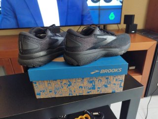 Zapatillas Brooks Ghost 16 GTX Negras.