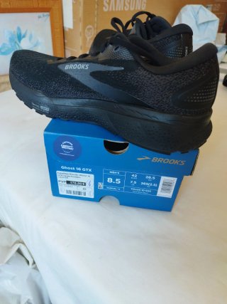 Zapatillas Brooks Ghost 16 GTX Negras.