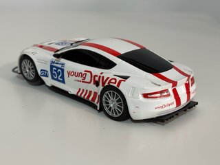 Aston Martin DB9R Scalextric