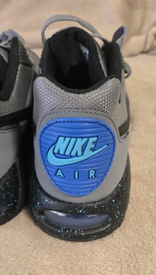 Nike Air Max IVO
