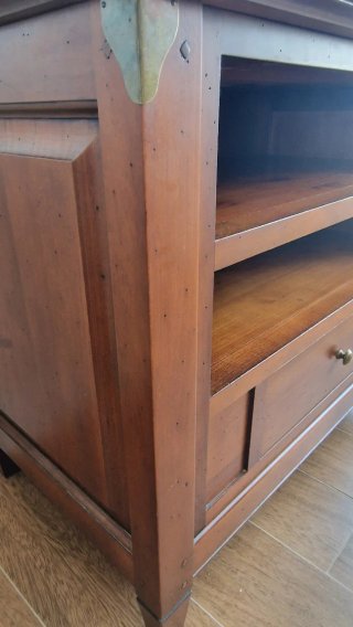 Mueble TV colonial de madera maciza color cerezo