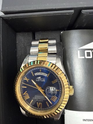 Reloj Lotus Plata