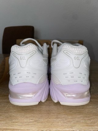ASICS Gel-Kayano 14 blancas con detalles rosa/lila