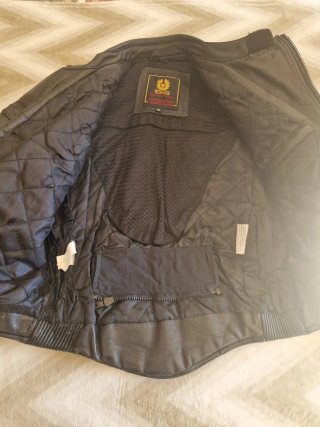 Chaqueta de cuero negra, talla 42.