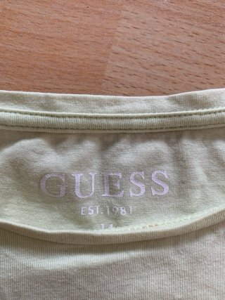 Camiseta Guess ajustada verde