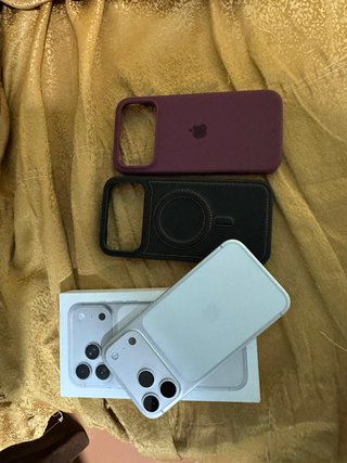 iPhone 17 Pro Max Dorado/Plateado