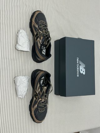 New Balance Sneakers 740, Negro/Dorado. 44 EUR