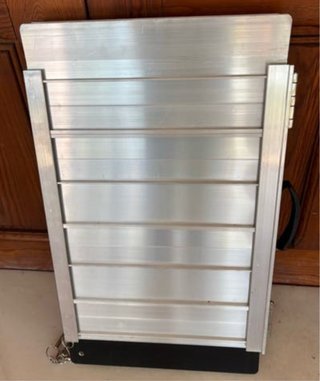 Rampa de aluminio plegable para silla de ruedas.