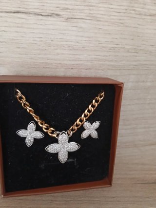 Conjunto Joyería Flor en acero inoxidable.