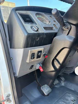 Camión volquete con grúa Amco Volcat 807