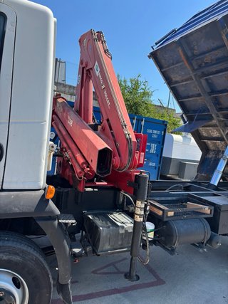 Camión volquete con grúa Amco Volcat 807