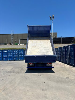 Camión volquete con grúa Amco Volcat 807
