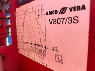 Camión volquete con grúa Amco Volcat 807