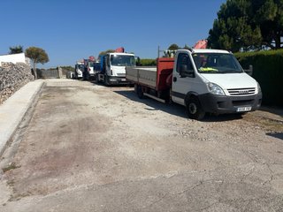 Camión volquete con grúa Amco Volcat 807