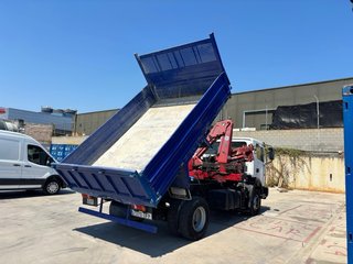 Camión volquete con grúa Amco Volcat 807