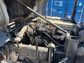 Camión volquete con grúa Amco Volcat 807