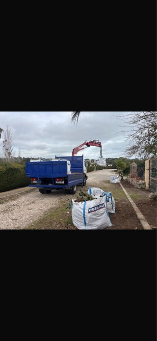 Camión volquete con grúa Amco Volcat 807