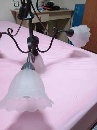 Lámpara de forja 4 tulipas cristal