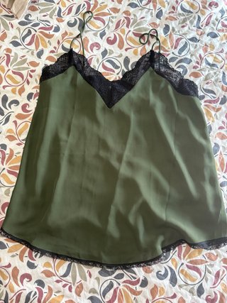 Top lencero verde con encaje negro