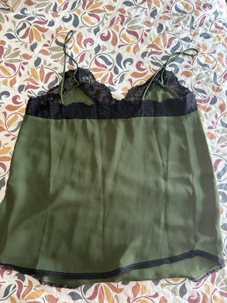 Top lencero verde con encaje negro
