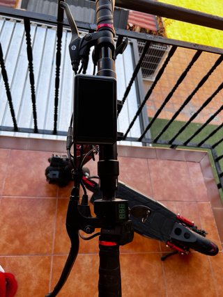 Patinete el semi nuevo, tiene de uso 6 meses.