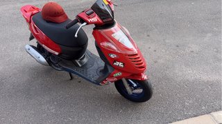 Aprilia Sonic GP 50 Scooter Roja y Negra