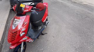 Aprilia Sonic GP 50 Scooter Roja y Negra