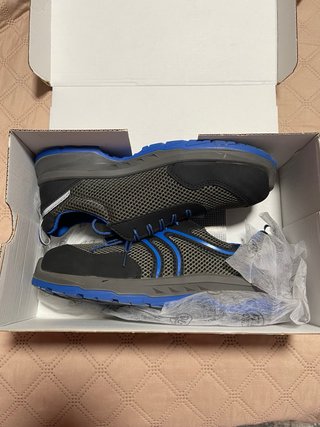 Zapatos de seguridad nuevos