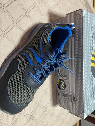 Zapatos de seguridad nuevos