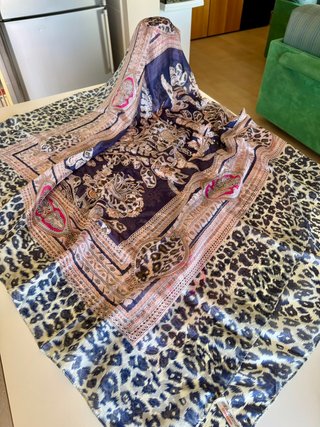 Foulard in seta Regina Schrecker