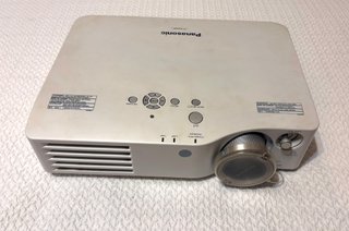 Proyector Home Cinema Panasonic PT-AX200E 800horas
