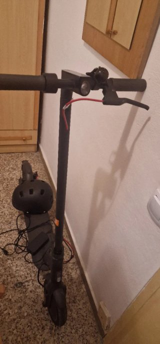 Patinete Eléctrico con Casco de Regalo