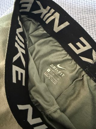 Shorts deportivos Nike mujer grises
