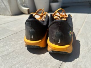 Zapatillas Nike Negras y Amarillas