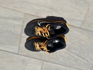 Zapatillas Nike Negras y Amarillas