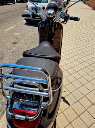 Piaggio Vespa LXV 125cc Marrón, Vie della Moda