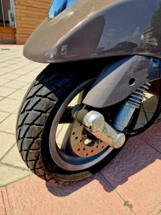 Piaggio Vespa LXV 125cc Marrón, Vie della Moda