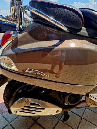 Piaggio Vespa LXV 125cc Marrón, Vie della Moda